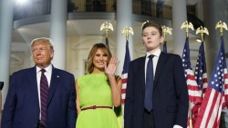 Vì sao Tổng thống Donald Trump ca ngợi cậu út là 'thiên tài máy tính'? Vì sao Tổng thống Donald Trump ca ngợi cậu út là 'thiên tài máy tính'?