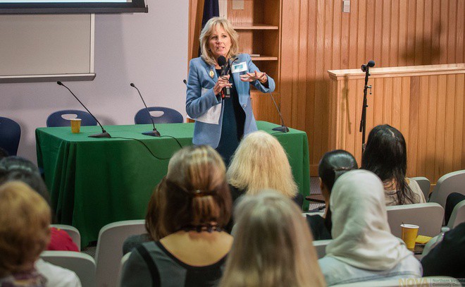 sinh vien noi ve ba Jill Biden anh 4