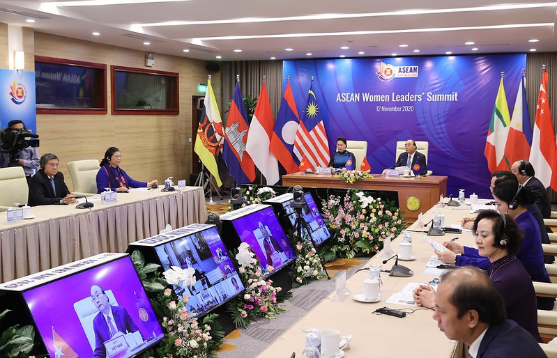 Phụ nữ đang là những “người anh hùng thầm lặng” phu nu dang la nhung nguoi anh hung tham lang