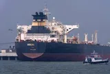 Tàu thuyền qua eo biển Hormuz giảm mạnh khi Mỹ và Iran lại không kích nhau