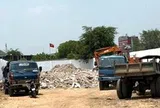 Triệt phá đường dây đổ gần 800 tấn xà bần san lấp trái phép ở TP.HCM