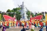 Du khách về Hà Tiên thắp hương cho Đức khai trấn Mạc Cửu