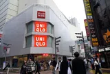 Ông chủ Uniqlo báo lãi lớn