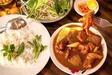 ‘Mai em xuống Sóc Trăng, nhớ dặn quán chừa em dĩa cà ri gà, chân rút xương’