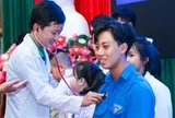 100 bạn trẻ trải nghiệm 'Một ngày làm nhân viên y tế'