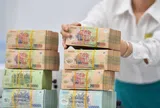 Lãi suất qua đêm giảm về 1,3%/năm
