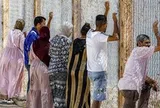 Lý do 60.000 người ồ ạt vượt biên vào Ceuta: Thất nghiệp, nghèo đói và 'giấc mơ châu Âu'