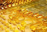 Giá vàng hôm nay (4/8): Tụt dốc về mức thấp