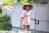 Sau 5 ngày, ‘rốn lũ’ Hà Nội vẫn mênh mông nước
