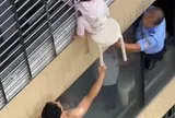 6 cư dân giải cứu bé gái ba tuổi bị treo lơ lửng bên ngoài căn hộ tầng 12