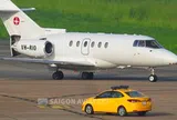 Máy bay tí hon dài 16m, tốc độ 828 km/h xuất hiện tại TP.HCM: Không chở khách thường, bên trong là nơi giành giật sự sống