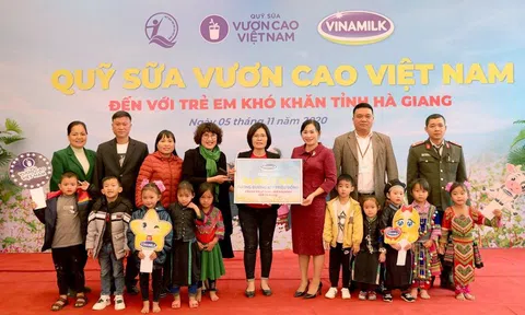 Vinamilk và Quỹ sữa Vươn cao Việt Nam trao tặng 94.000 ly sữa cho trẻ em Hà Giang