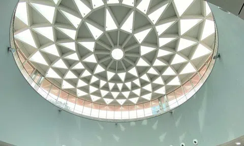 Cận cảnh ga ngầm lớn nhất tuyến metro số 1 cùng giếng trời hình hoa sen cao 6m