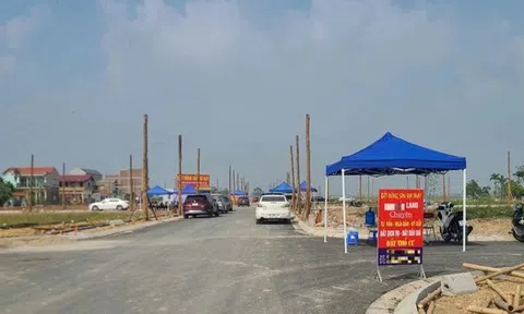 Huyện ven Hà Nội dừng đấu giá đất sau lùm xùm khách trả giá cao rồi dừng lại
