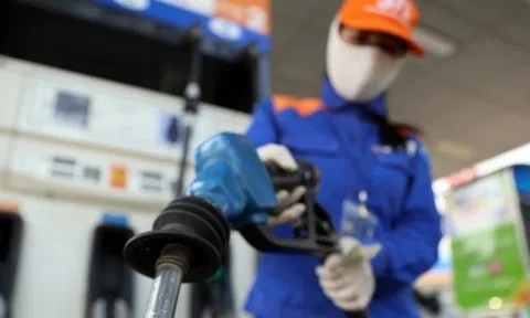 'Truy' doanh nghiệp bán lẻ xăng dầu không xuất hóa đơn điện tử