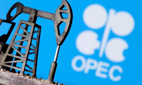 OPEC+ tiếp tục hoãn tăng bơm dầu