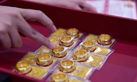 Giá vàng đứng im, có nên mua vào lúc này?