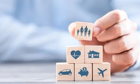 Sau 10 năm tham gia bảo hiểm nhân thọ, đóng hơn 200 triệu đồng, người mua nhận về gần 100 triệu đồng