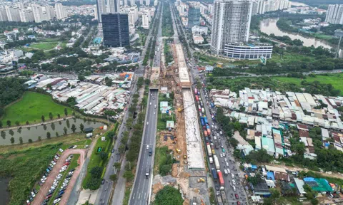 Diện mạo hầm chui 830 tỷ 'giải cứu' ùn tắc cửa ngõ TP.HCM trước ngày thông xe