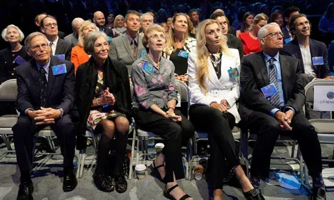 10 gia tộc giàu nhất thế giới, top 1 kiếm gần 500 triệu USD/ngày