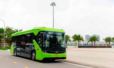 Vinbus của ông Phạm Nhật Vượng triển khai 500 chuyến buýt điện miễn phí cho khán giả tại concert Anh trai vượt ngàn chông gai