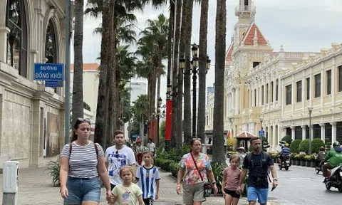 Khách mạnh dạn 'xuống tiền', doanh nghiệp tất bật mở tour chơi Tết Ất Tỵ 2025