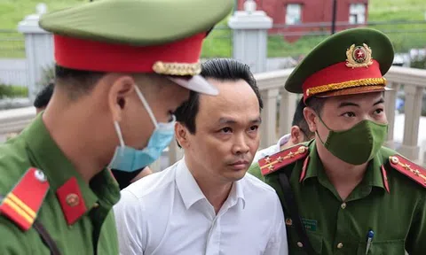 Ông Trịnh Văn Quyết cùng hai em gái chuẩn bị hầu tòa phúc thẩm