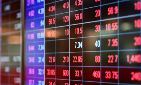 Chuyên gia: Tiền đang rời thị trường chứng khoán