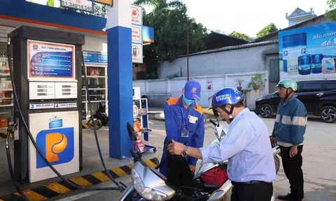 Giá xăng lần đầu giảm trong năm 2025