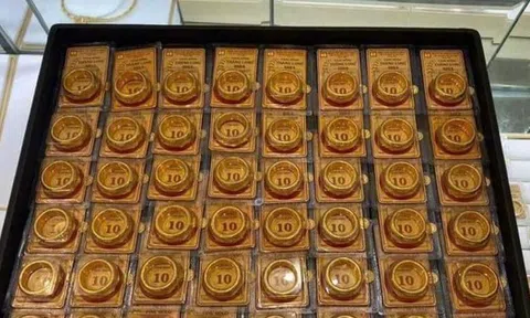 Giá vàng tiếp tục phá đỉnh, hiện tượng lạ ở 'chợ đen'