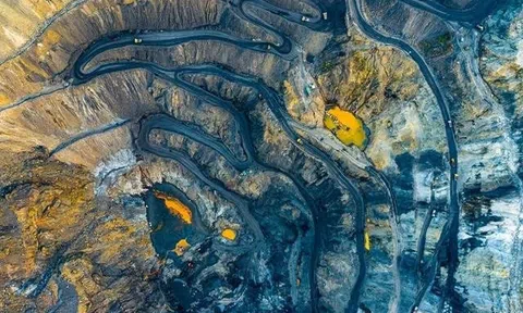 Tỉnh sở hữu 90% sản lượng "vàng đen" của Việt Nam đặt mục tiêu kỷ lục, DN chiếm 1/4 GRDP cần làm gì?