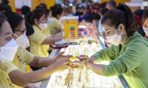 Giá vàng nhẫn trở lại mốc 99 triệu đồng/lượng