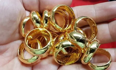 Giá vàng, giá USD cùng "nóng"