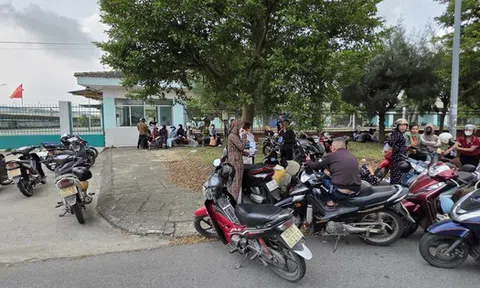 Hàng trăm công nhân Công ty May Minh Hoàng 2 "khóc ròng" vì doanh nghiệp nợ bảo hiểm xã hội