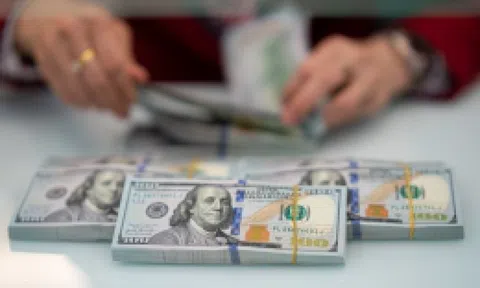Giá USD ngân hàng lần đầu vượt 26.000 đồng
