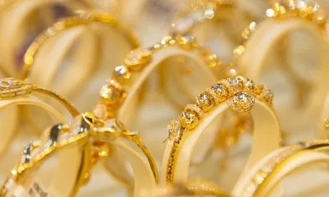 Vì sao giá vàng thế giới leo lên mức cao kỷ lục?