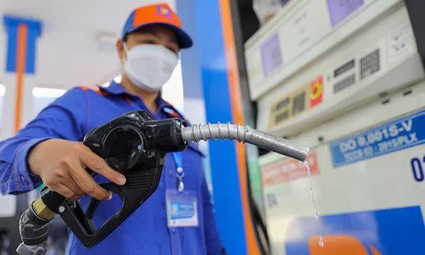 Giá xăng dầu tiếp tục giảm