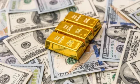 Giá vàng thế giới vượt đỉnh mọi thời đại, chuyên gia dự báo còn tăng