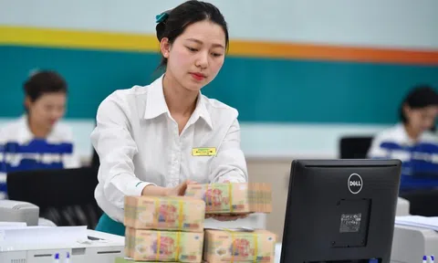 Vì sao hàng nghìn nhân viên ngân hàng mất việc