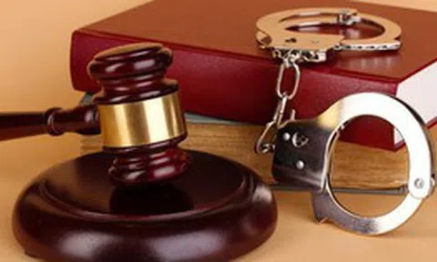 "Bịa chuyện" mua lại được lô đất không trúng đấu giá để chiếm đoạt hơn 936 triệu đồng, đối tượng dùng toàn bộ số tiền đánh bạc qua mạng