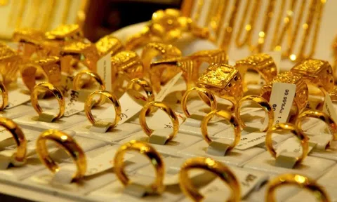 Sáng 12/5: Giá vàng SJC và vàng nhẫn đồng loạt giảm sâu, giá vàng thế giới lao dốc