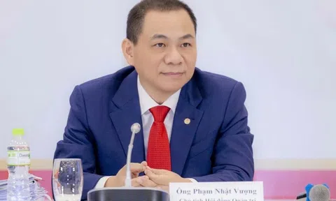 Tỷ phú Phạm Nhật Vượng cùng hai con trai lập công ty điện