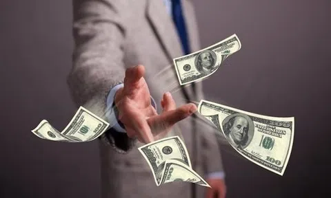 Hàng trăm công ty Trung Quốc tung tiền mua lại cổ phiếu, loạt lãnh đạo doanh nghiệp Việt cũng 'ra tay' trước 'bão thuế'