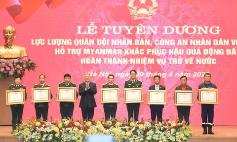 Vietnam Airlines nhận bằng khen của Thủ tướng Chính phủ về công tác hỗ trợ cứu nạn, cứu hộ tại Myanmar