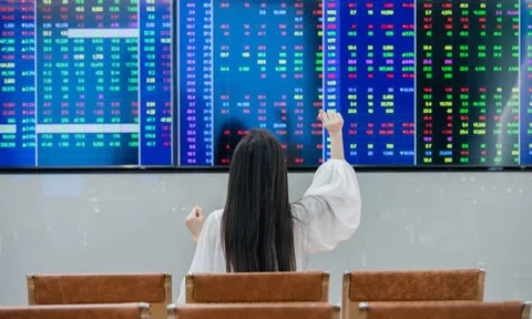 Gần 30.000 tỷ đổ vào chứng khoán, VN-Index cao nhất 3 năm