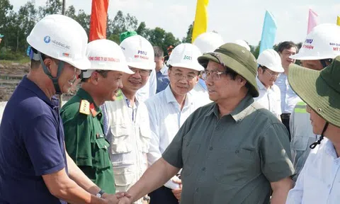 Thủ tướng chỉ đạo thí điểm dùng cát biển thi công cao tốc