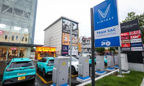Đối tác làm trạm sạc xe điện với Vingroup lãi đậm