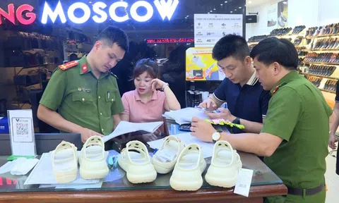 Chuyển hồ sơ sang công an vụ Tùng Moscow bán Gucci, Dior nghi giả mạo