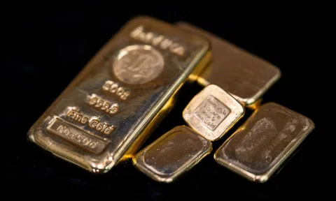 Giá vàng thế giới tụt dốc