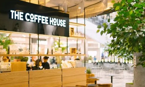 Nhiều cửa hàng The Coffee House bịt kín ổ cắm điện gây tranh cãi